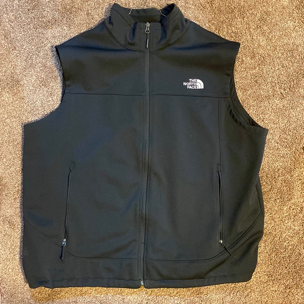 Men’s North Face vest